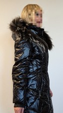 schwarze Daunenjacke v