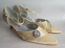 Ivory Damen Riemchenpumps -