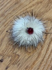 Brosche Pelz & 1 x rotem