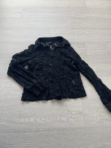 Schwarze bluse mit spitzen