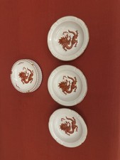 Konvolut Aschenbecher und 3 Porzellanschalen handbemalt mit roten Mingdrachen