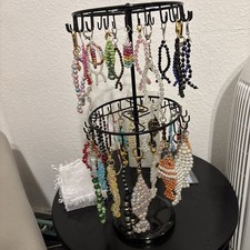 DrehStänder mit Perlenschmuck