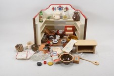 Q15K63- Puppen Kaufladen Bäckerei Holz mit Zubehör aus Keramik Glas Metall