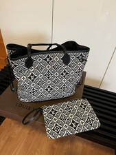Louis Vuitton MM Neverfull