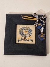 Bilderrahmen mit Stickerei In