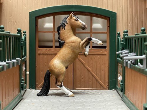 Schleich mustang repaint - schleich,