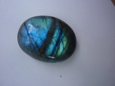 Wunderschöner farbenfroher Labradorit Handschmeichler 34 gr.