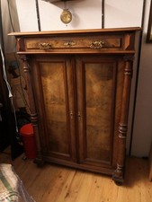 Gründerzeit Vertiko Nussbaum
