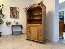 Bäuerliches Bücherregal