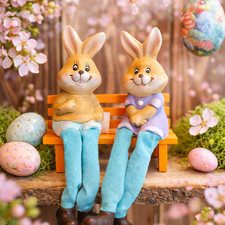 Osterhasen Paar auf Holzbank