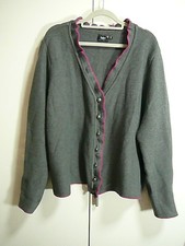 Si bonprix Trachten Strickjacke Gr 52/54 grau Volant pink umrandet Dekoknöpfe