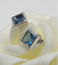 Topas-Ohrstecker - 750er Weiß-Gold - je 1 Topas