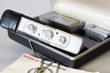 Minox C mit Blitzaufsatz und