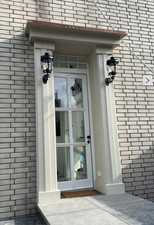 Stilvolle Holzhaustür mit