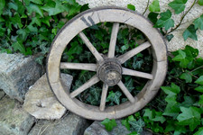 Antikes altes Holzrad Wagenrad