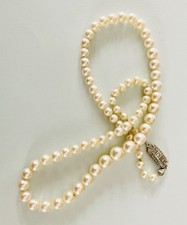 Vintage Perlenkette im Verlauf