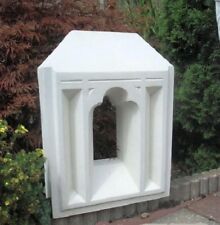 Fenster mit gothischem Bogen