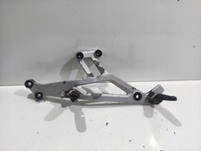 Fußrastenanlage links vorne