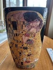 Porcelain Vase “The Kiss”