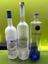3 große Vodka Flaschen von