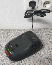 Ladegerät Bosch Output: 10,8V - 21,6V DC, Läd tadellos,