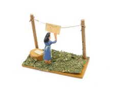 335HO - Preiser H0 - Holzfigur Frau, Wäsche aufhängend - alt und selten