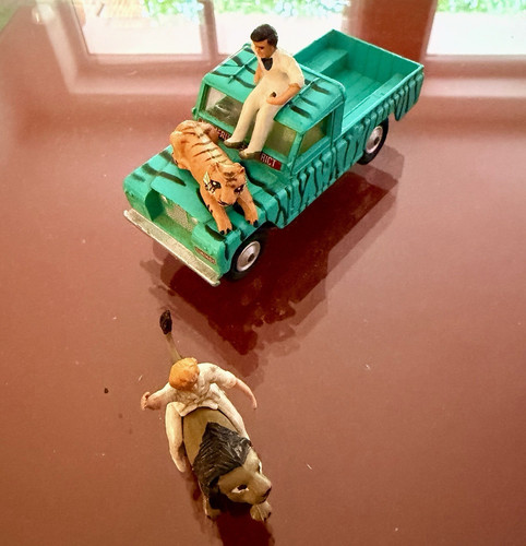 Corgi toys land - land, daktari
