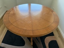 Esstisch aus Massivholz  (Rund) Der Esstisch Ist Um Runden Für 4/6 Personen