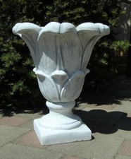 Steinfigur Pflanzschale