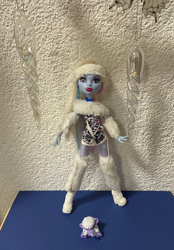 Mattel monster high doll - monster,