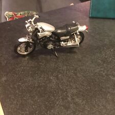 Maisto Motorradmodell Yamaha Vmax silber