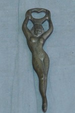 FLASCHENÖFFNER KAPSELHEBER FRAU EROTISCH EROTIKA MESSING