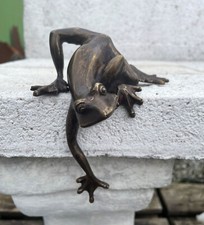 Bronzefigur Kletterfrosch für