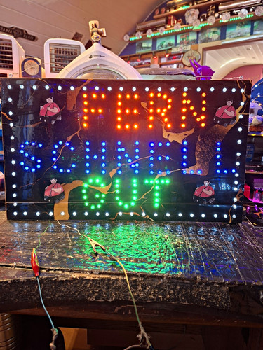 Led leuchtschild perry - led-leuchtschild, „perry’s