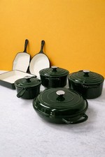 11-teiliges Emaille Gusseisen