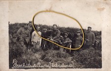 Deutsche Kameraden vor Geschützstellung, Unterstand in Flandern, Belgien 1916