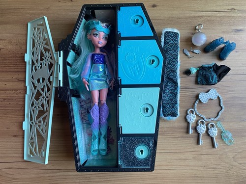 Monster high lagoona blue - monster,