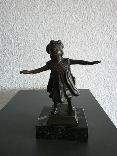 Bronzeskulptur auf