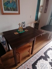 Ausziehbarer Tisch aus