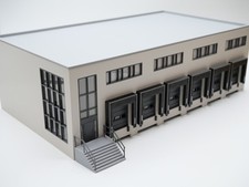 H0 Logistikhalle Lagerhalle mit Büro - 6 Tore (Bausatz)