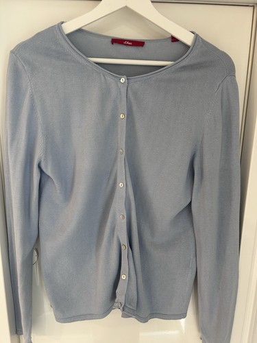 Hellblaue strickjacke von - hellblaue,