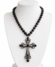 Schwarze Perlenkette Kreuz