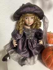 Porzellanpuppe Hexenoutfit - Sehr Guter Zustand - Sitzend