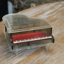 Schöne Spieluhr Klavier