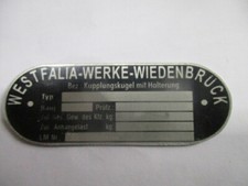 Nameplate hitch coupling