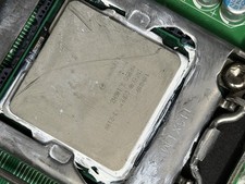 Mainboard mit Core I3 Prozessor und Grafikkarte. 4GB RAM Arbeitsspeicher