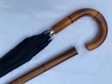 Alter Gehstock mit Regenschirm