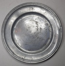 ZINNTELLER mit Monogramm „IHP“, gemarkt, 18. Jahrhundert