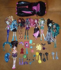 "Monster High " Konvolut mit 9 Figuren , 1 Auto und Kleinteile , guter Zustand