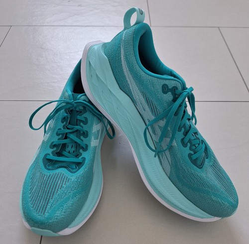ASICS-Superblast